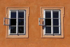 Jakie okna lepsze białe czy brązowe? Czyli jaki kolor okien wybrać?