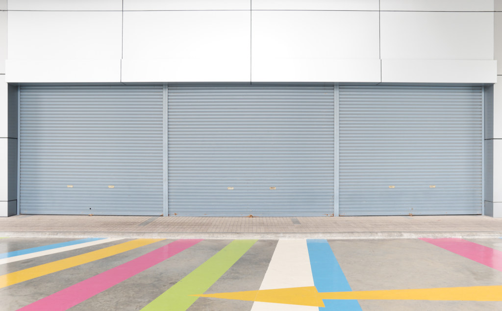 Bramy przemysłowe rolowane Krispol jako alternatywa dla bram segmentowych, wszędzie tam gdzie bramy panelowe nie znajdą zastosowania ze względu na brak miejsca