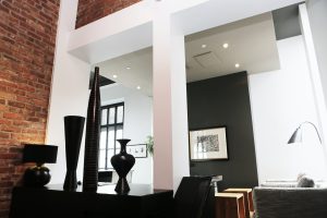 Styl loftowy w mieszkaniach – czym się charakteryzuje?