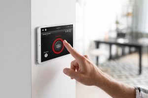 Alarm domowy: Kompletny przewodnik po systemach zabezpieczeń, wyborze sprzętu i instalacji