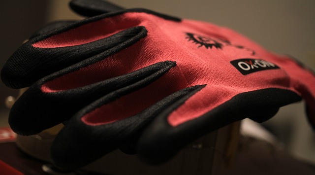 Czym wyróżniają się najlepsze rękawice robocze?